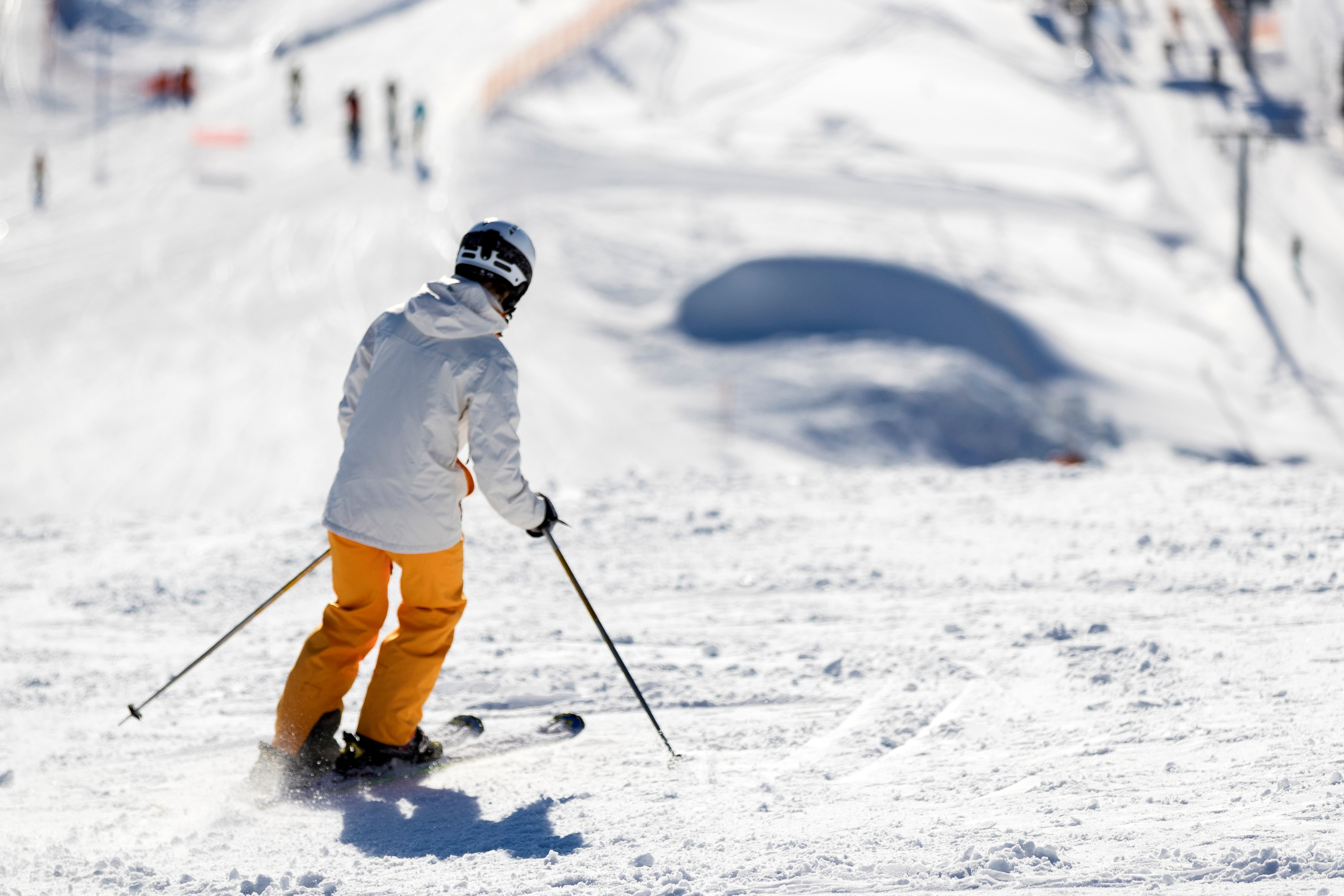 Slalomåkare i snowparken i Orsa Grönklitt