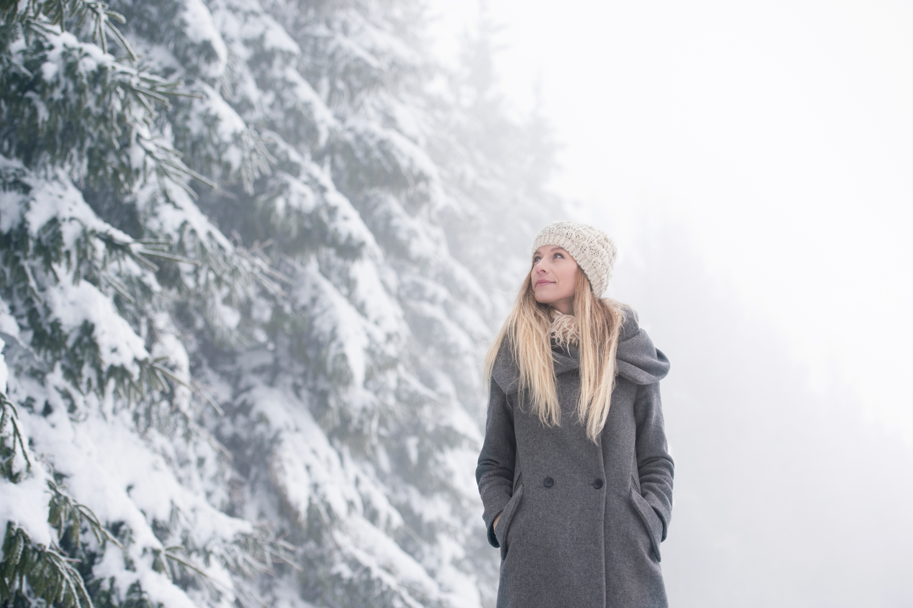 17714343 Beautiful Young Woman On A Walk In Winter Nature